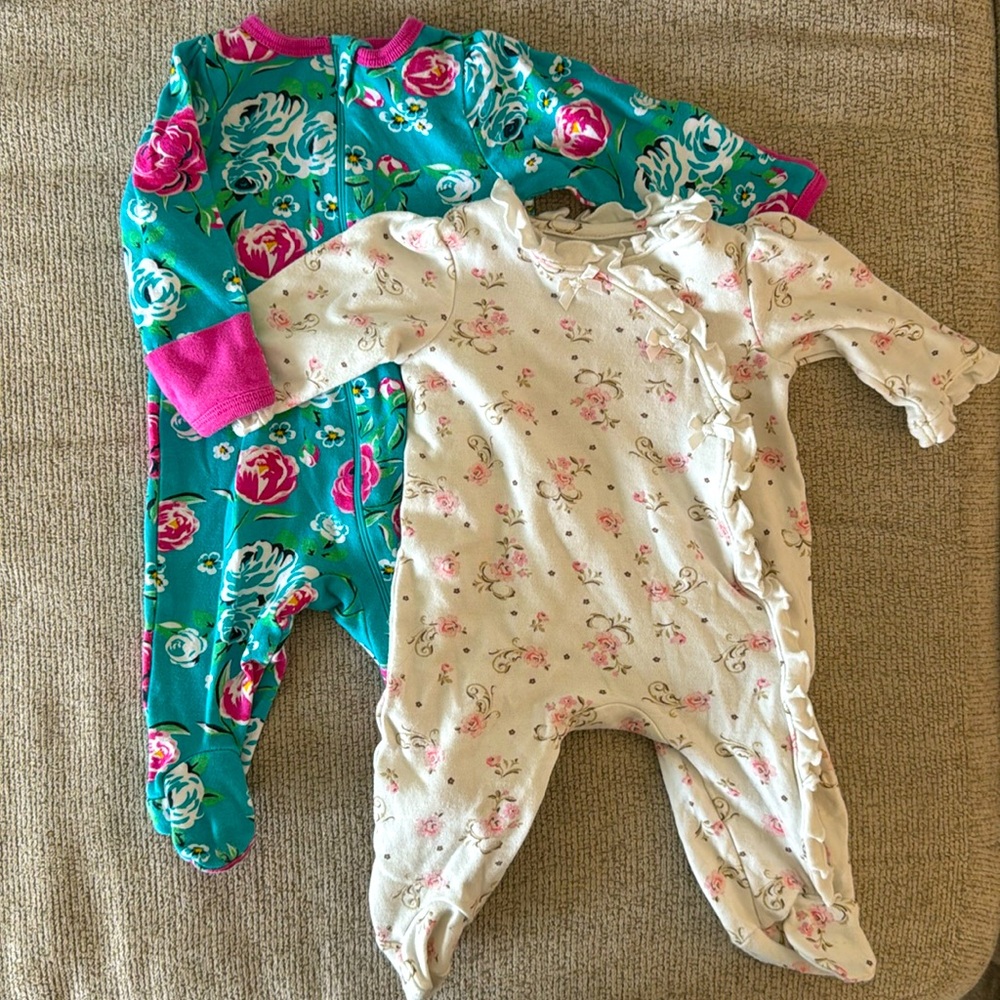 2 pack 0-3 month baby girl footed sleepers. Good used condition
